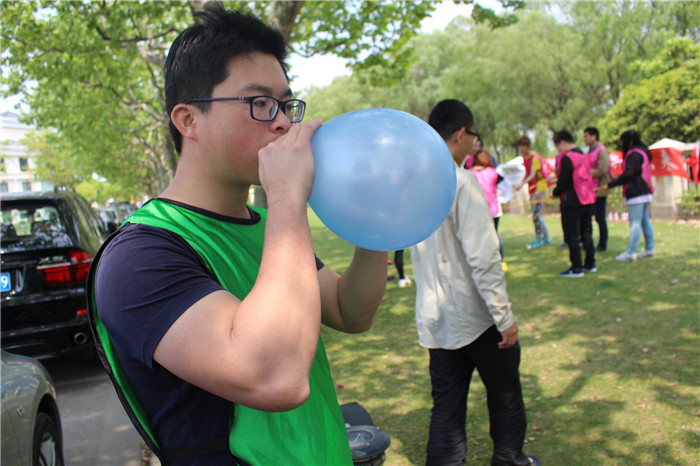 适合集体的游戏：气球大战游戏规则介绍