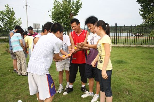 团队集体游戏：圆球游戏 方法
