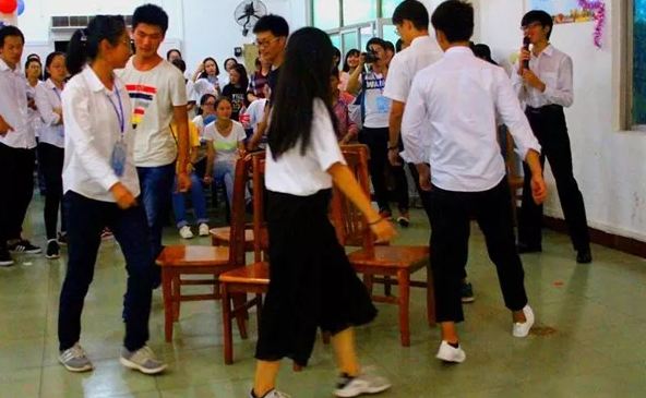 抢凳子游戏规则、适合抢凳子游戏的音乐