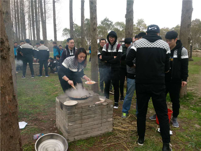 埋锅造饭图片